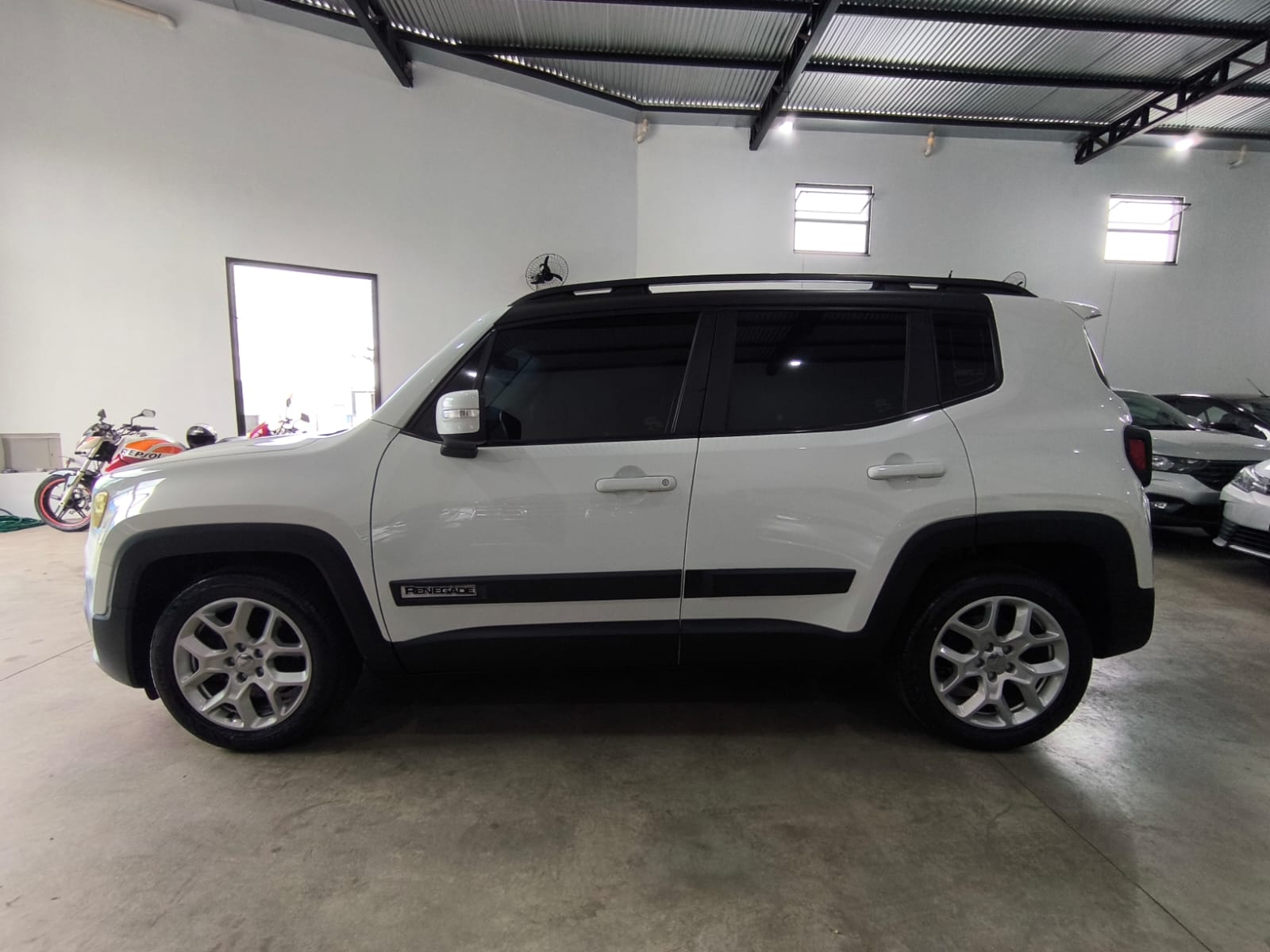 Renegade Longitude 1.8 Automático