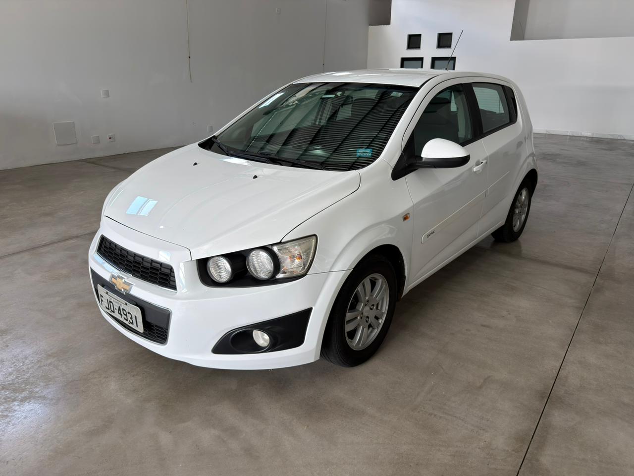 Sonic LT Hatch 1.6 Automático