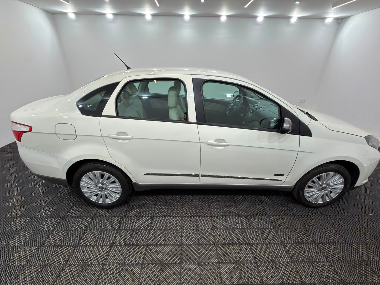 Siena Essence 1.6 Automatizado