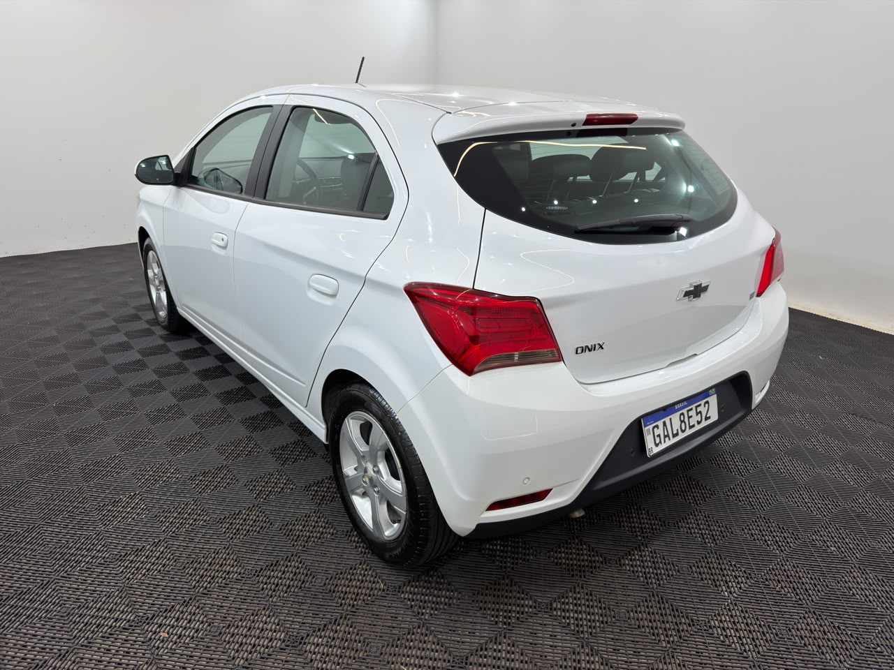 Onix LT 1.4 Automático
