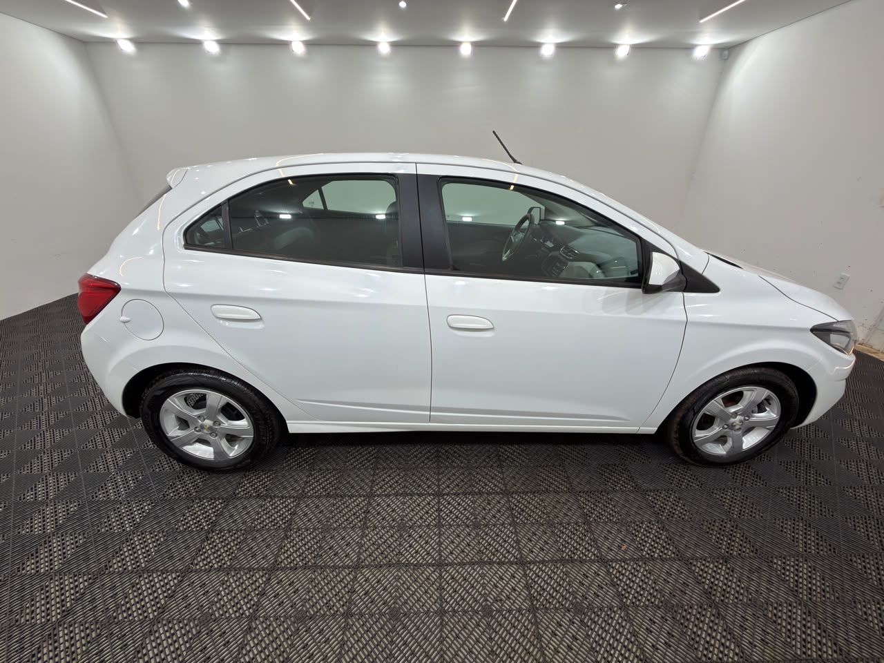 Onix LT 1.4 Automático