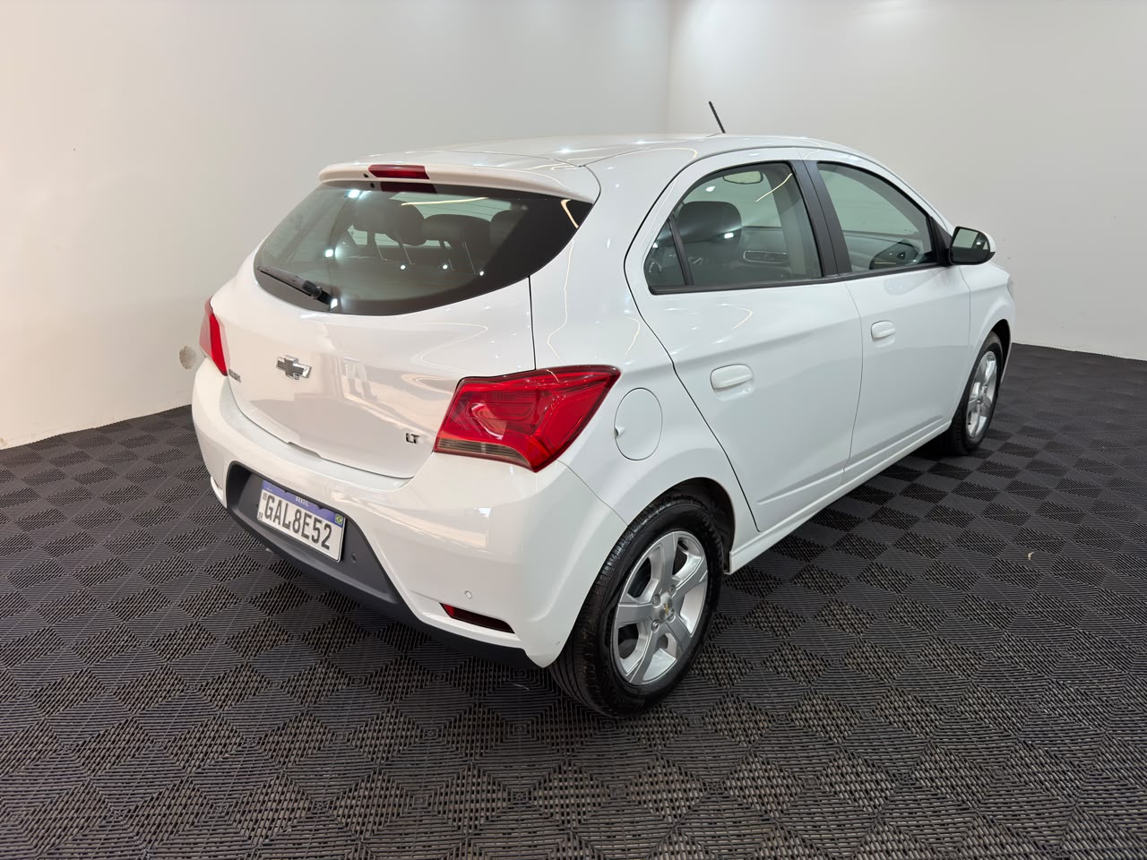 Onix LT 1.4 Automático