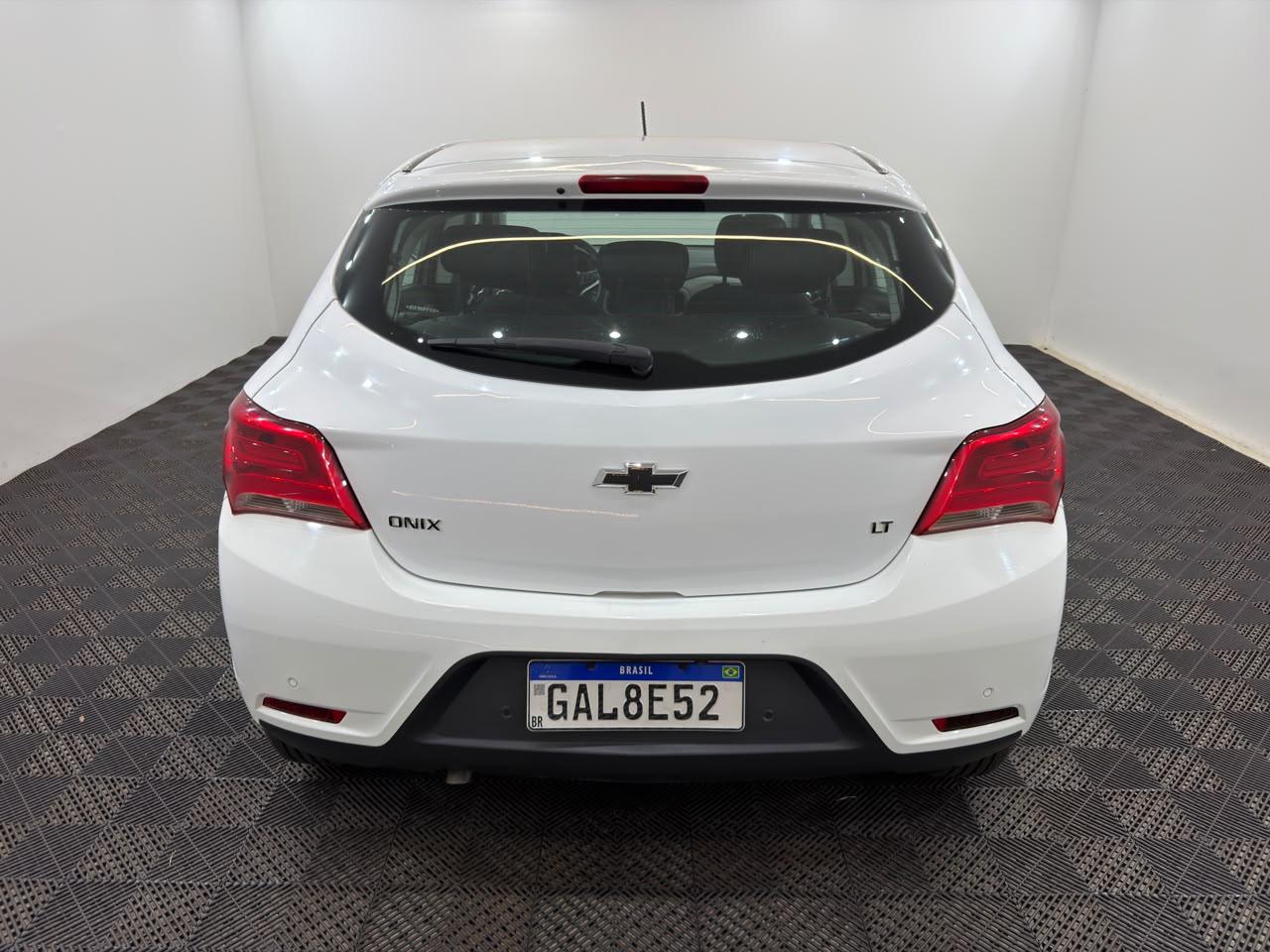Onix LT 1.4 Automático