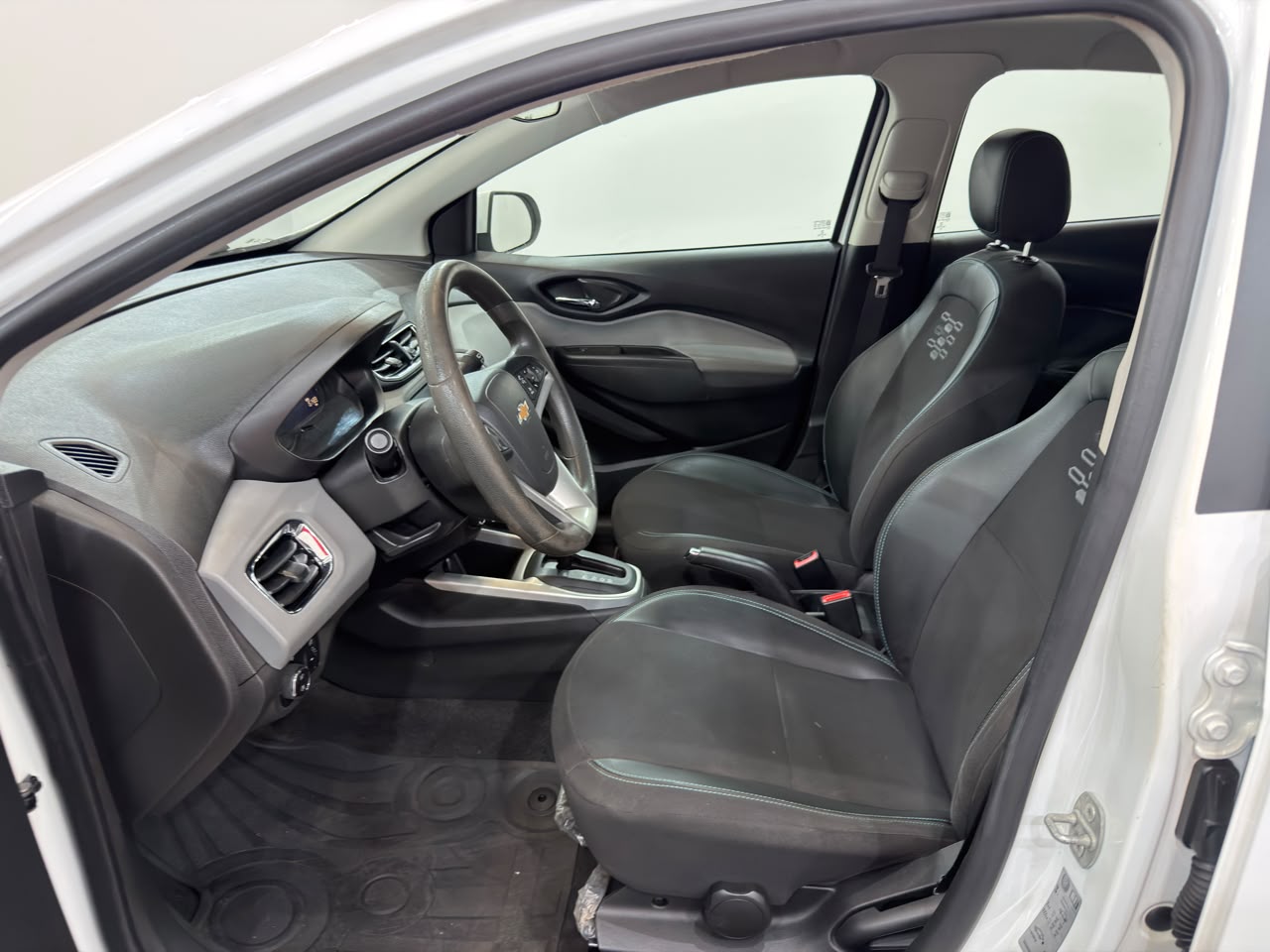 Onix LT 1.4 Automático