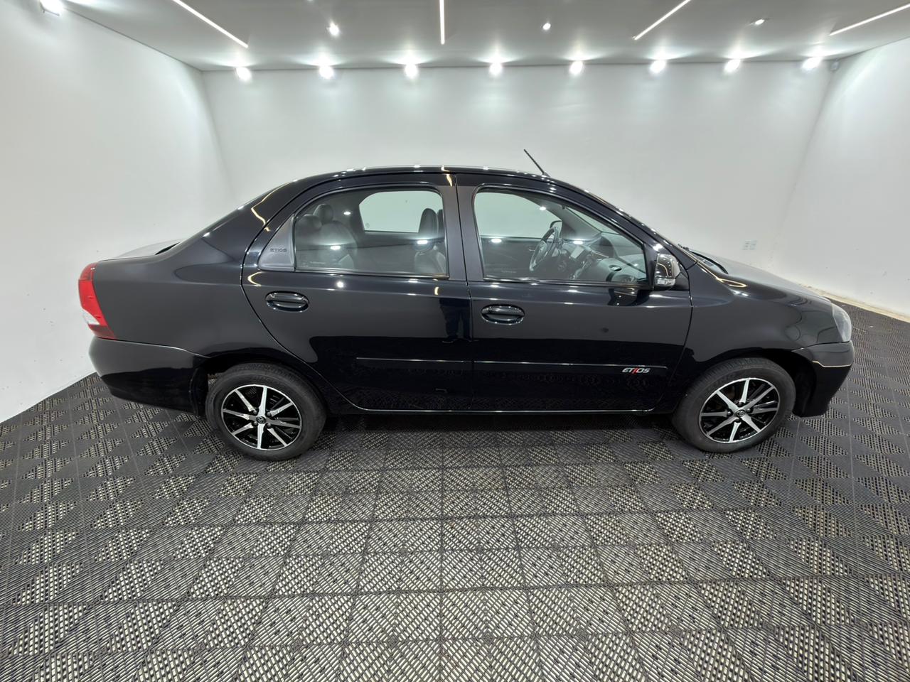 Etios Sedan X Plus 1.5 Automático