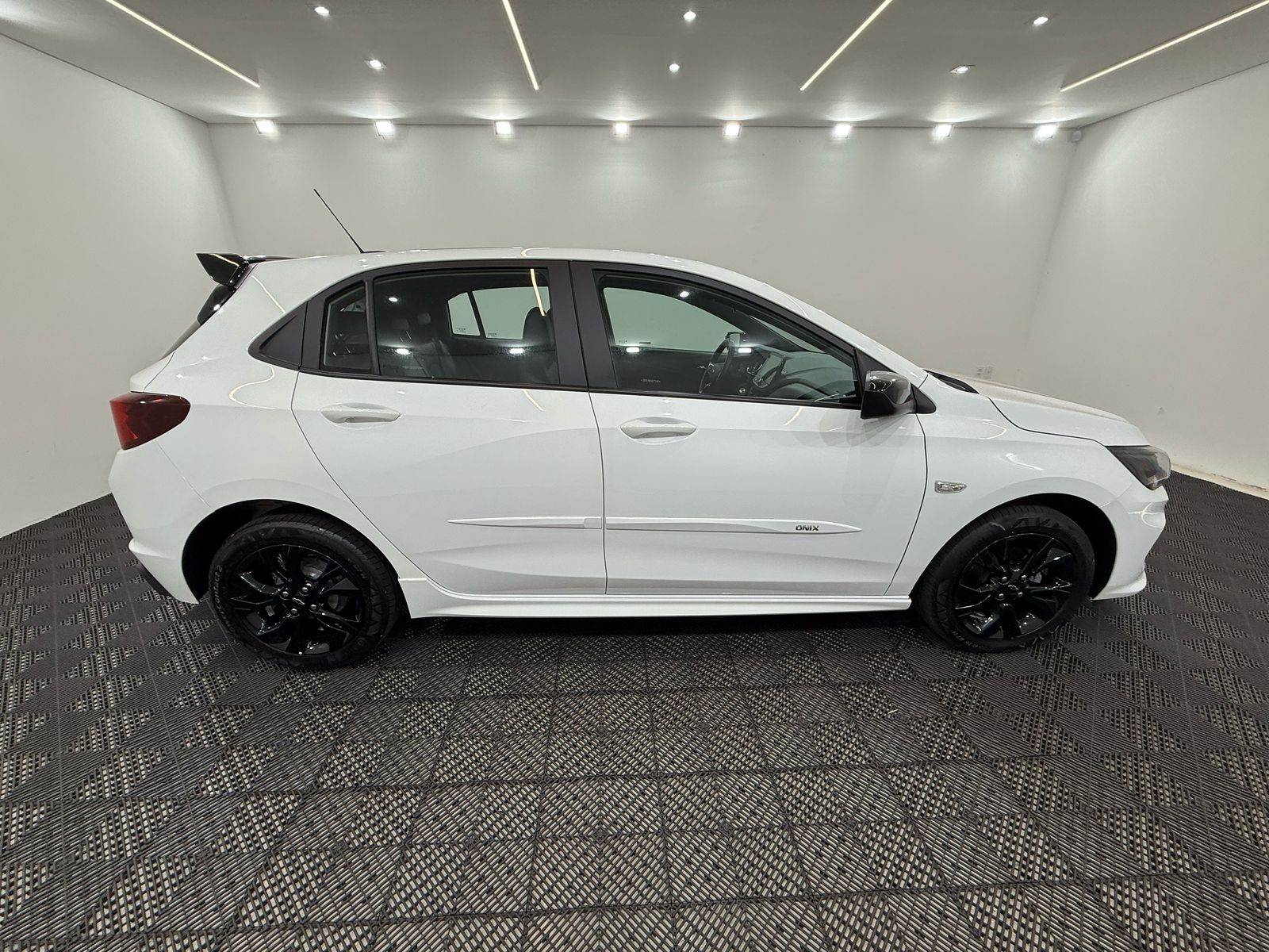 Onix Hatch RS 1.0 Turbo Automático