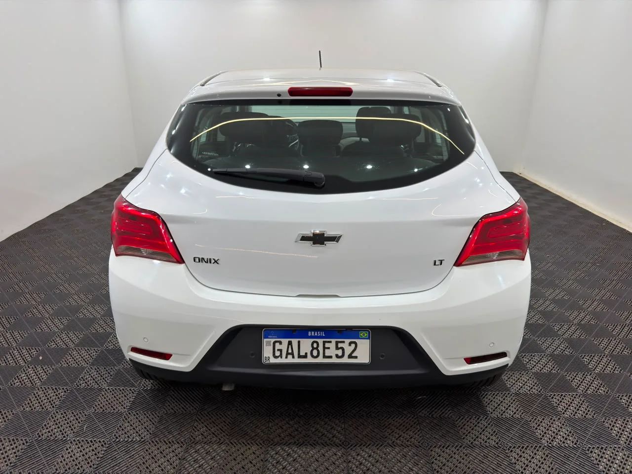 Onix LT 1.4 Automático